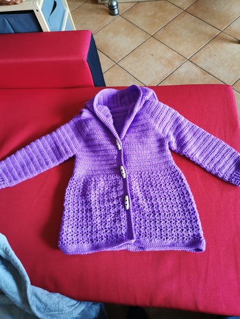 Habe zwar eine Weile gebraucht aber meiner Meinung nach ist sie gut gelungen
Danke für Vorlage
Ist meine erste gehäkelte Jacke
