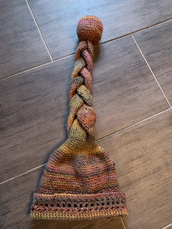 Meine erste Häkelarbeit, ich bin stolz wie Bolle und es ging einfacher als anfangs angenommen. Ich kann dieses Modell für jeden Einsteiger empfehlen, kleiner Tipp: wenn du dir unsicher bist, mach ein Probestück.