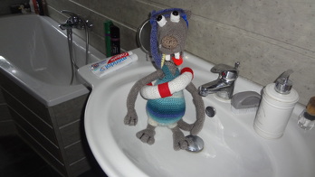 Anleitung von Diana Handmade ,Seppl das bayrische Wiesel - geht schwimmen