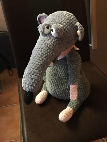Rufus die Ratte aus kuschelweichem Vinylgarn