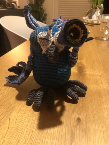 Nach dieser Anleitung gehäkelt. Hat viel Spass gemacht ☺️https://www.crazypatterns.net/de/items/59473/eule-curious