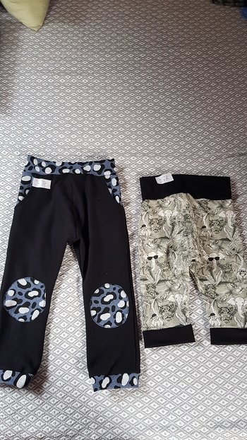 ...meine ersten Kinderhosen
...schwarz in Gr. 92
...helle Hose in Gr. 74