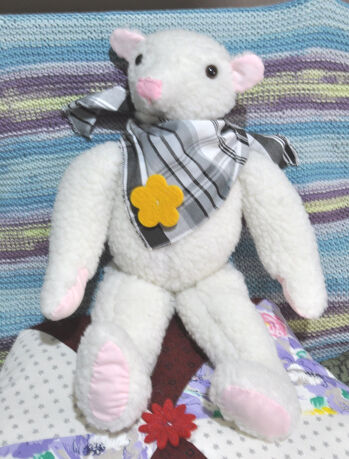 gestern den Teddyschnitt entworfen und anschließend von Hand zusammengenäht, so entstand mein Teddy *Rosi*