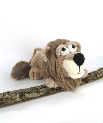 Super verständliche Anleitung mit vielen Bildern. Bin begeistert
https://www.crazypatterns.net/de/items/40261/haekelanleitung-loewe-charlie