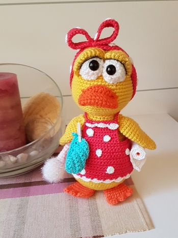 https://www.crazypatterns.net/de/items/60590/haekelanleitung-elvira-die-wc-fee