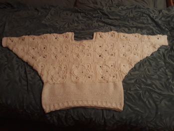 Gut erklärte Anleitung zu den Grannys Woll Lieferung zur Fertigstellung der geplanten Decke ließ auf sich warten und dann kam mir  die Idee mit den Pullover  und  die würde dann gleich mal umgesetzt.