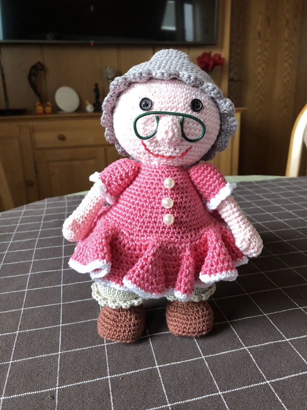 Oma Rosl Dekofigur für Großeltern zu Geburtstag Muttertag Hochzeitstag