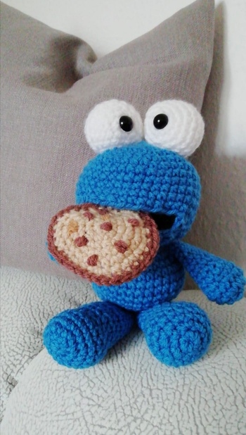 Mein Krümelmonster habe ich ohne Anleitung gehäkelt.