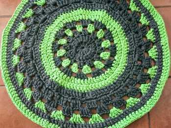 Alfombra tejida con trapillo, 80 cms de diametro
