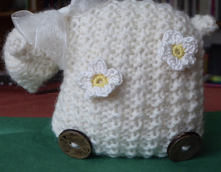 Das war Liebe auf den ersten Blick und das ideale Geschenk als Erweiterung  für die Schäfchensammlung meiner Schwester! Die Anleitung habe ich in der Zeitschrift 