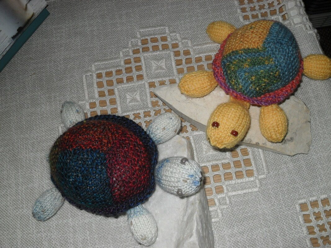 Strickanleitung - Schildkröte # 2 im Patchworkdesign - Sockenwollreste