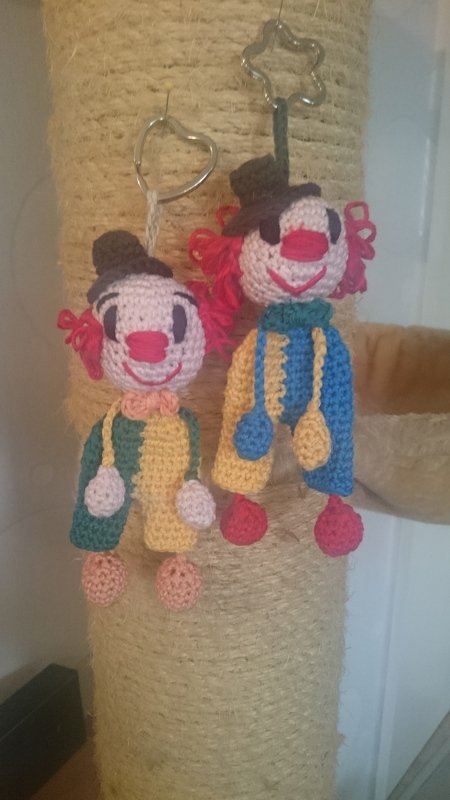 Clown Oskar als Taschenbaumler