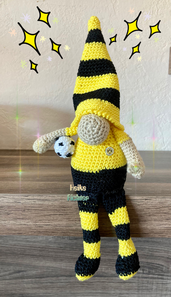 Tolle, leicht nachzuarbeitende Anleitung. Lediglich die Füße bzw. Schuhe fand ich etwas kniffelig.