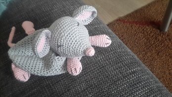 Gute einfache Anleitung. Ich hatte das Schwänzchen schon in rosa gehäkelt,  (nicht aufgepasst). Jetzt bleibt es so.