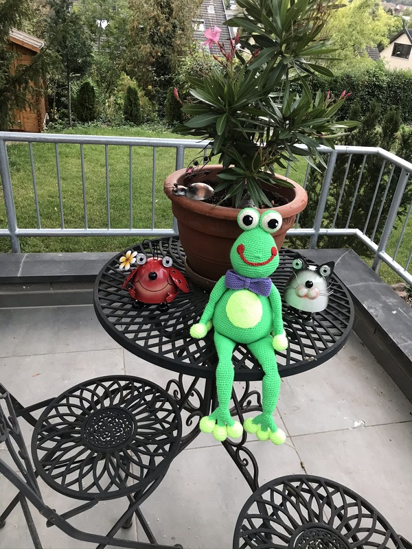 Frosch HOPPSL XL Kantenhocker Treppenhocker oder Kuscheltier Türstopper Frühlingsdeko