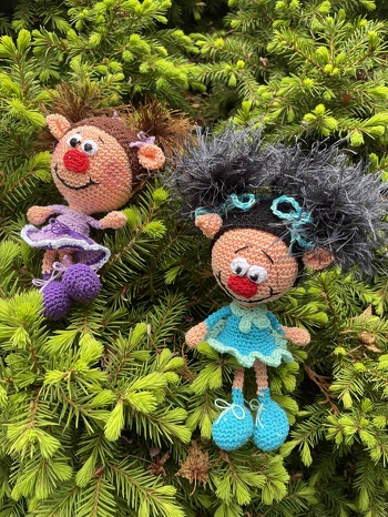 Püppchen - Anleitung von Häkelkeks
Mit Filetgarn 10  gehäkelt
Sehr gute Anleitung