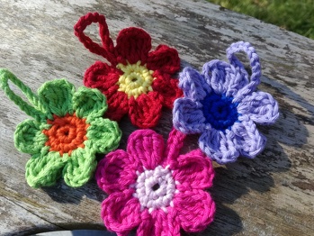 Für zwischendurch....als Deko mit Anhänger. Ganz einfach und schnell zu häkeln