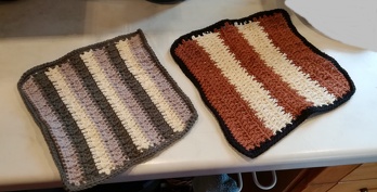 Baumwollreste eignen sich bestens für Spültücher. Diese hier sind sehr einfach und einfach gut!