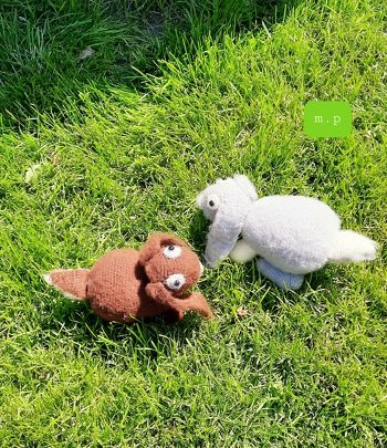 Meine Arbeitskollegin mag so gerne Häschen. Sie hat bald einen runden Geburtstag und ich habe ihr diese 2 süßen Häschen gehäkelt.