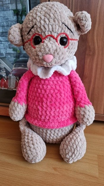 Tolle Anleitung hat richtig Spaß gemacht.
Wurde mit Chenille Wolle gehäkelt.
Bärchen Bobo ist ein Mädchen geworden.