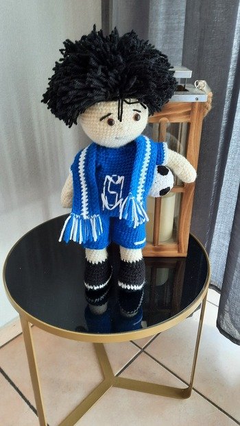 Ich habe für meinen Mann diese Puppe gehäkelt, von seinen Lieblings Fuss-Ball Verein.