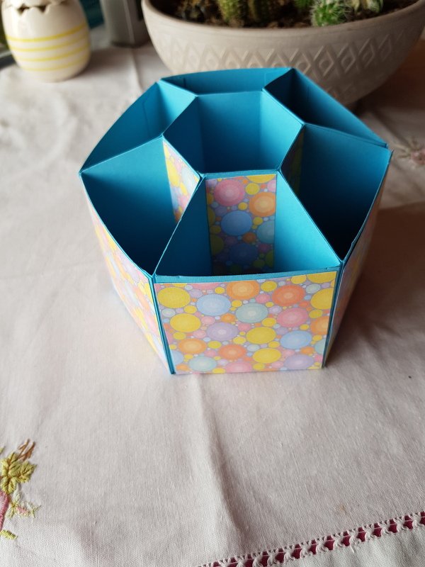 Stiftehalter, sechseckig – Bastelanleitung und Vorlagen