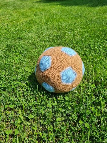 Eine sehr schöne Anleitung von madebyCDoro. Beim Zusammenhängen müssen die grauen Zellen arbeiten,aber das Ergebnis ist klasse.