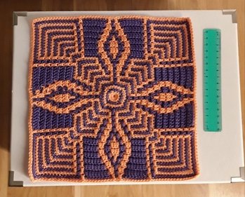 In Mosaiktechnik gehaekelt (kauf-AL)