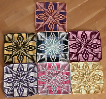 Mosaiktechnik macht suechtig.
Das Blaue in der Mitte hab ich mal probiert, ob das farblich geht