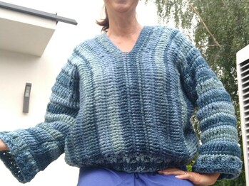 Mein erster Pullover in tunesischer Häkelarbeit.