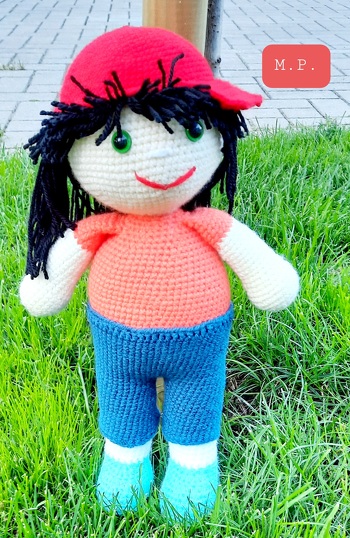 Und wieder ein Püppchen fertig. Ich habe Puppen häkeln für mich entdeckt.