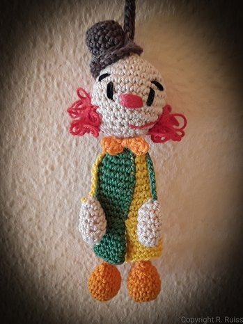 Clown Oskar, nach einer Anleitung von:
https://www.crazypatterns.net/de/store/Annis-Haekelei
Sehr gute Anleitung und ein perfektes Ergebnis...