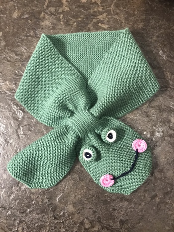 Alle sind begeistert. Die Handschuhe dazu sind auch bald fertig.