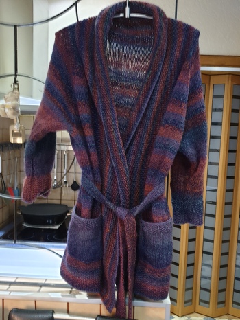 Schalkragenjacke aus dem Shop von Schnuckelina. Die Anleitung ist toll