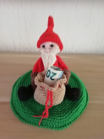 hab schon mehrere gehäkelt, etwas abgewandelt, schöne Anl.