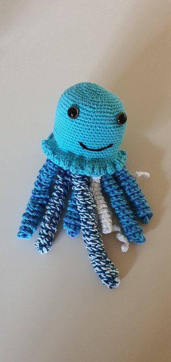 Ein kleiner, schnell gemachter Quallenfreund fürs Bad