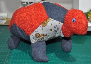 Schildi aus Stoffresten genäht