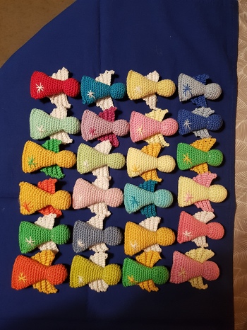 Die Anleitung ist gut geschrieben und die Engelchen sind schnell gehäkelt.