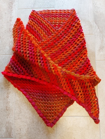 Dieses riesengroße Glitzer-Kuscheltuch mit 3D-Effekt habe ich nach einer Video-Anleitung von Veronika Hug mit 