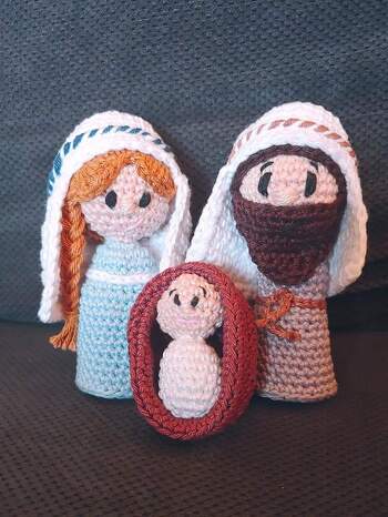 Die süßen Fingerpüppchen laden zum Spielen in der Weihnachtszeit ein.
Mal sehen welche Püppchen noch dazu kommen.
Die ausführliche und tolle Anleitung  ist von der lieben Annika Schlouck