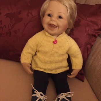 Meine Mutti‘s Puppe sollte einen gelben Overall bekommen, aber sie wollte dann nur das Oberteil als Pullover. Beide haben sich trotzdem gefreut. 😄