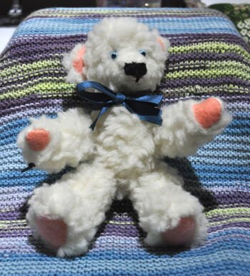 Krümmelchen ist auch handgenäht und nur ca 20 cm groß