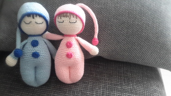 Mimi und Mo. GUTE Anleitung und immer wieder anders.Eben Handarbeit.