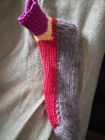 Socken aus mercierte baumwolle und chiengora. Sehr warm und man bekommt keine Schweißfüsse.