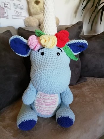 Die Kleine sitzt jetzt bei meinem Zahnarzt und gibt den kleinen Patienten, falls diese Angst haben.