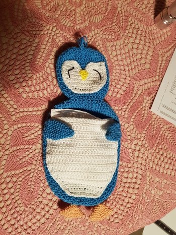 Mein 4. Schmusepinguin.
Die Anleitung ist gut geschrieben und das Nacharbeiten bereitete keine Probleme.