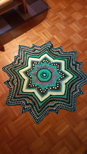 Meine 2. Version der Askorun Sternendecke .nach der Anleitung von petraperle. Mega