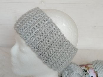 Einfaches Stirnband für's Töchterlein. Das Muster geht nur über eine Reihe.