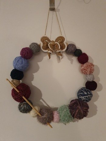 Türkranz aus  Wollresten, Anleitung von Petra Perle. Ich liebe diesen Türkranz, die Anleitung ist super und leicht nachzuvollziehen! Love it! :)