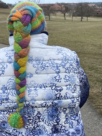 Ja war sehr gut zu stricken ich muss die zweite nur das Bündchen mit 3 nadeln und Rest mit 4 Nadeln da mir sie mit 4 und 5 Nadeln zu groß ist.
Lg Suggel88